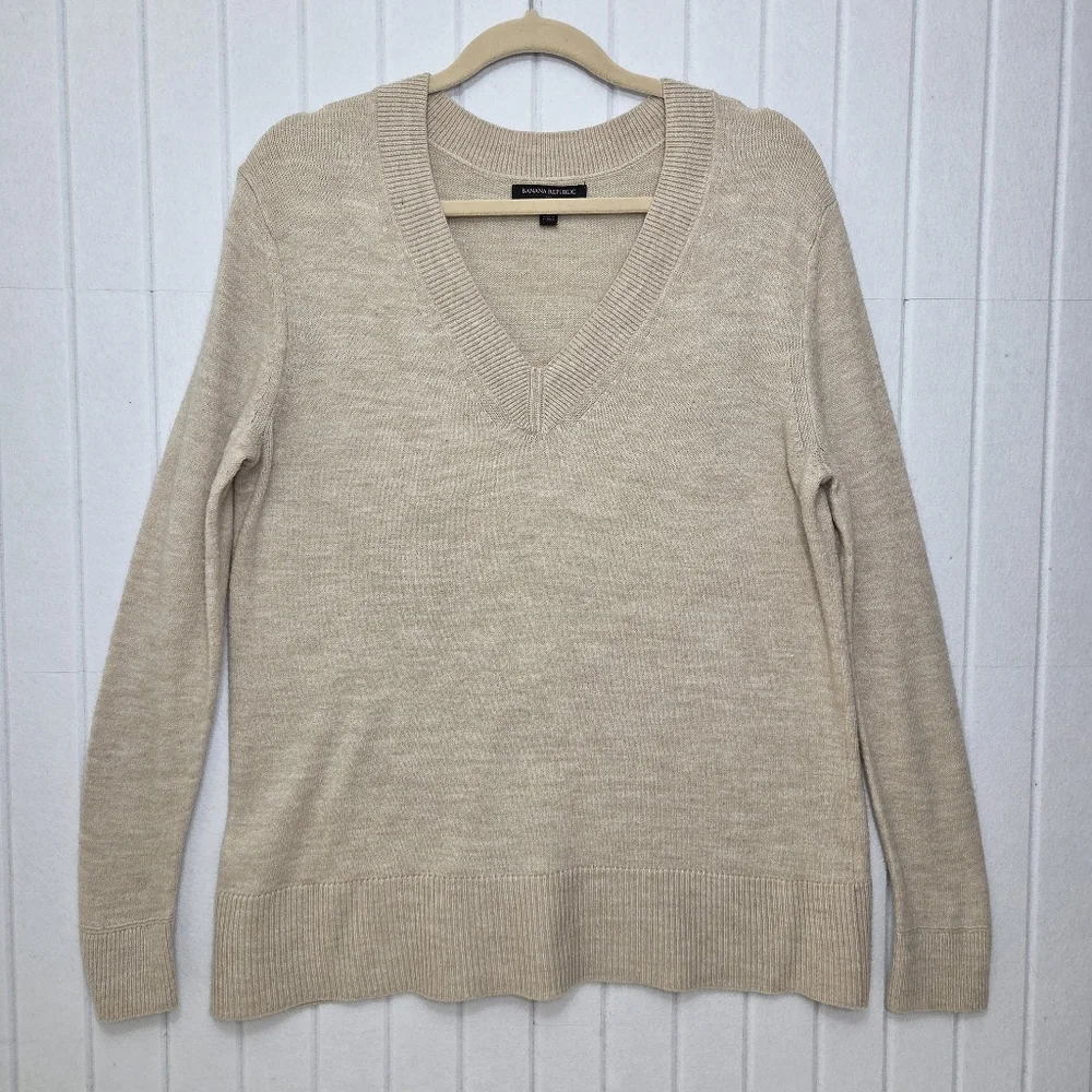 Banana Republic chic neck